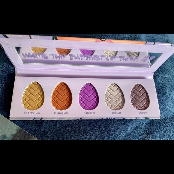 DRAGUN BEAUTY
FANTASY PALETTE VOLUME I - Picture 7 of 9
